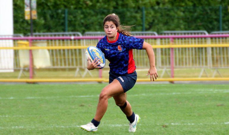 Anne Fernández de Corres, durante un partido de rugby.