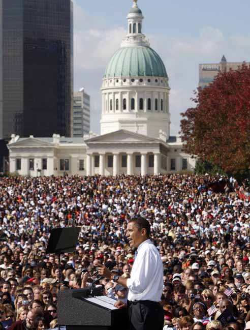 Obama en su discurso más multitudinario en la localidad de en Sant Louis (Missouri)