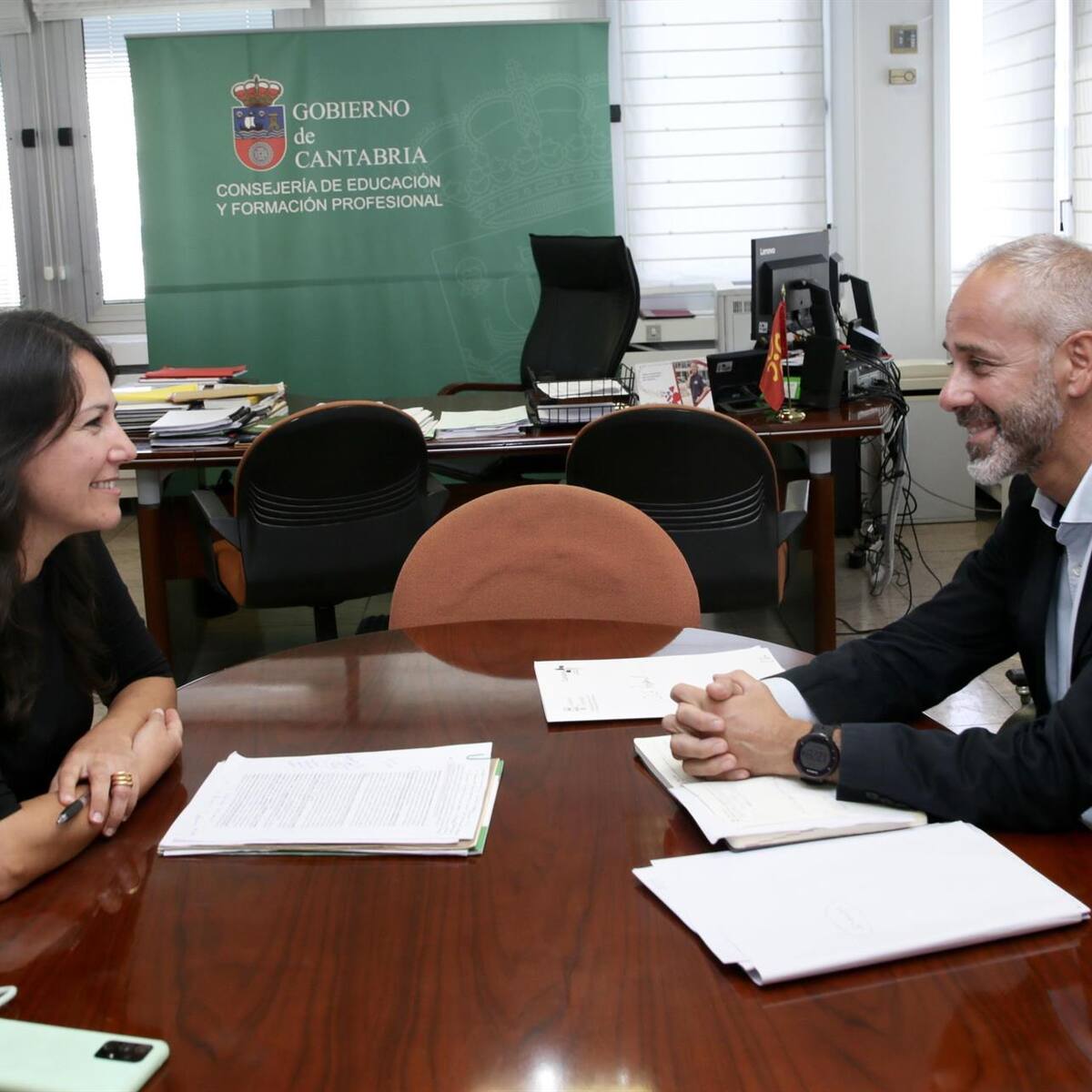 Educación se compromete a establecer un cronograma para la bajada de ratios en Cantabria