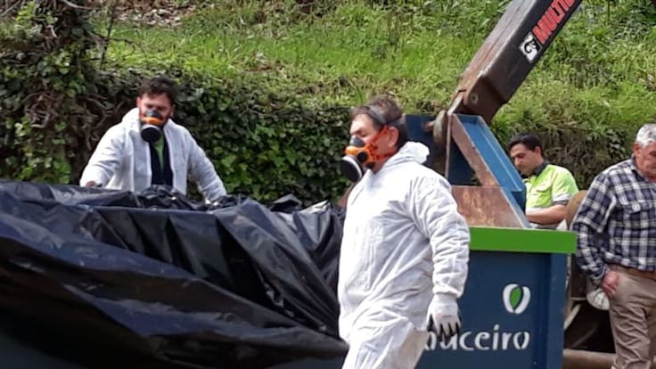 Eva García de la Torre (alcaldesa de O Porriño) explica la obra de ampliación de la red de abastecimiento