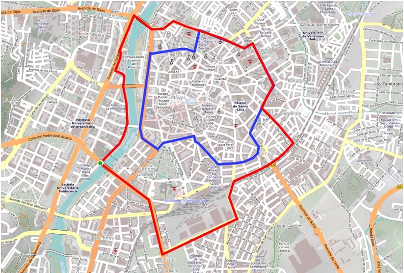 La zona de bajas emisiones de Valladolid, en rojo, comparada con la llamada almendra central.