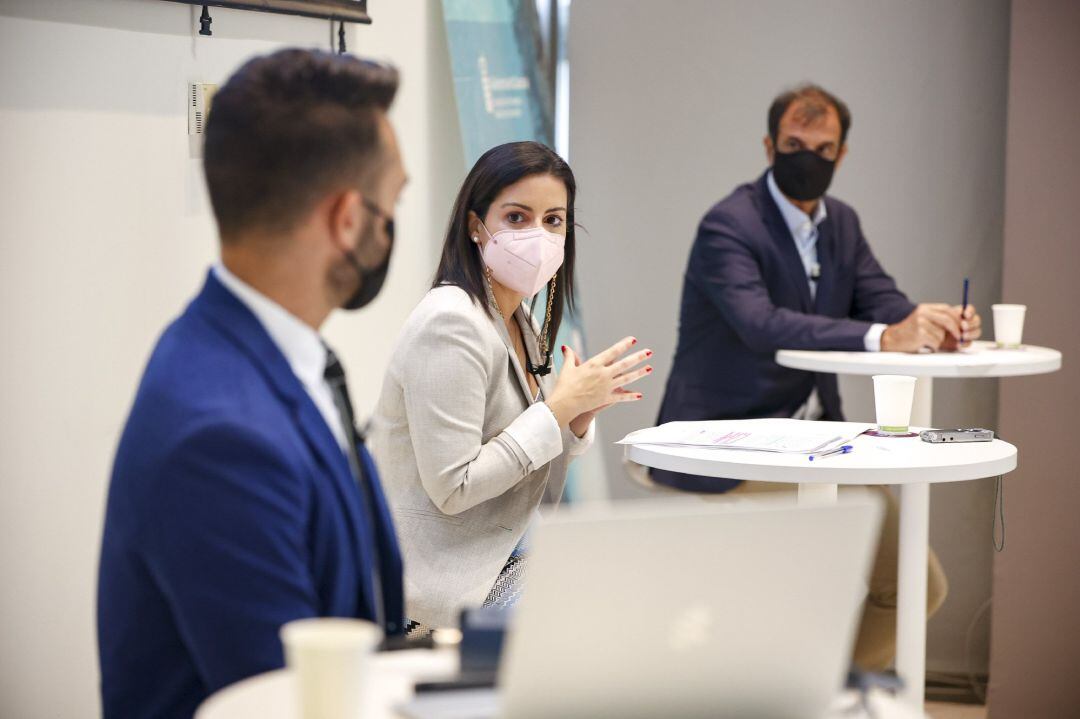 La consejera de Turismo, Yaiza Castilla, junto al director gerente de Promotur Turismo de Islas Canarias, José Juan Lorenzo, y el director de Proyectos de Comunicación de Marketing, Alberto Ávila