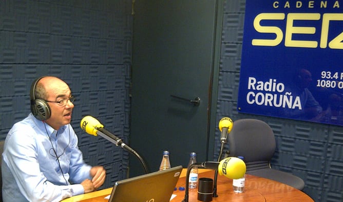 El candidato del BNG a la Xunta de Galicia, Francisco Jorquera, en los estudios de Radio Coruña