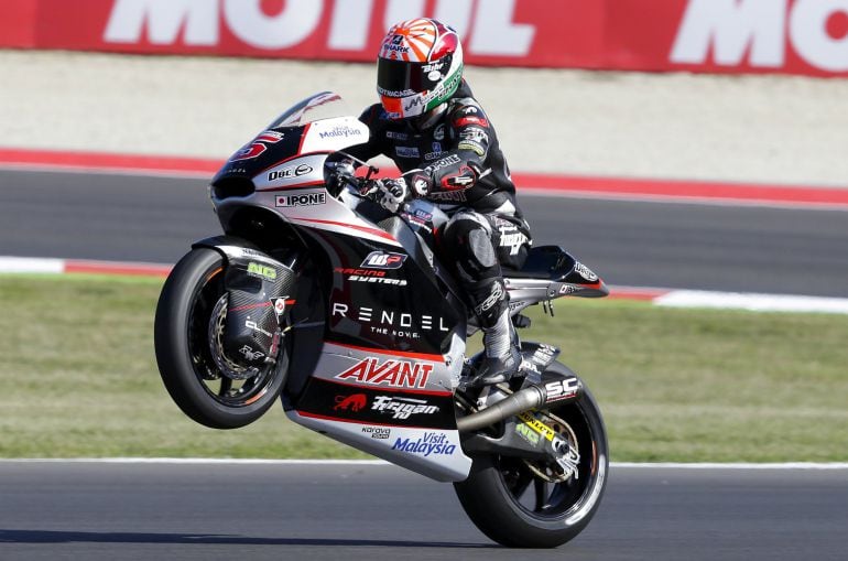 Kalex Moto2 rider Johann Zarco of France celebrates after getting the pole position during the qualifying session of the San Marino Grand Prix in Misano Adriatico circuit in central Italy, September 12, 2015. REUTERS/Max Rossi 