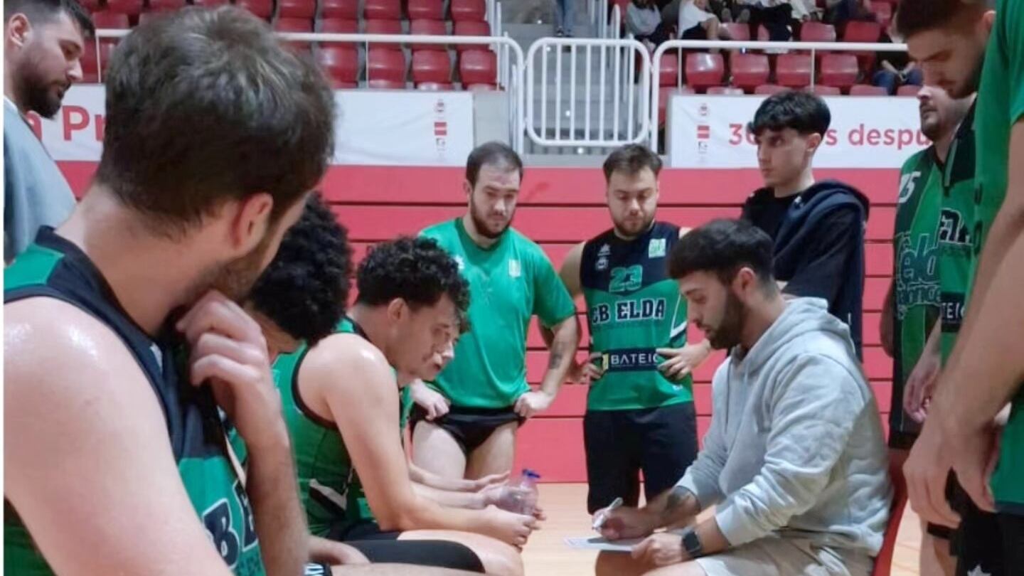 Javi Vigueras sigue buscando la fórmula para que su equipo logre la victoria