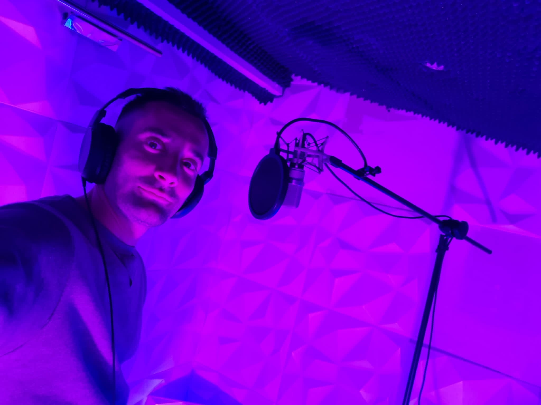 'Lío' (Emilio Martínez Muñoz), un joven que se mueve cómodo entre géneros urbanos como el rap, creador de este tema.