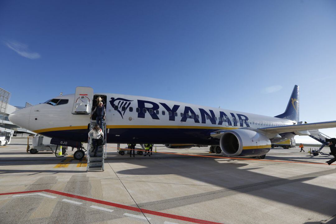 Archivo - Un avión de Ryanair.