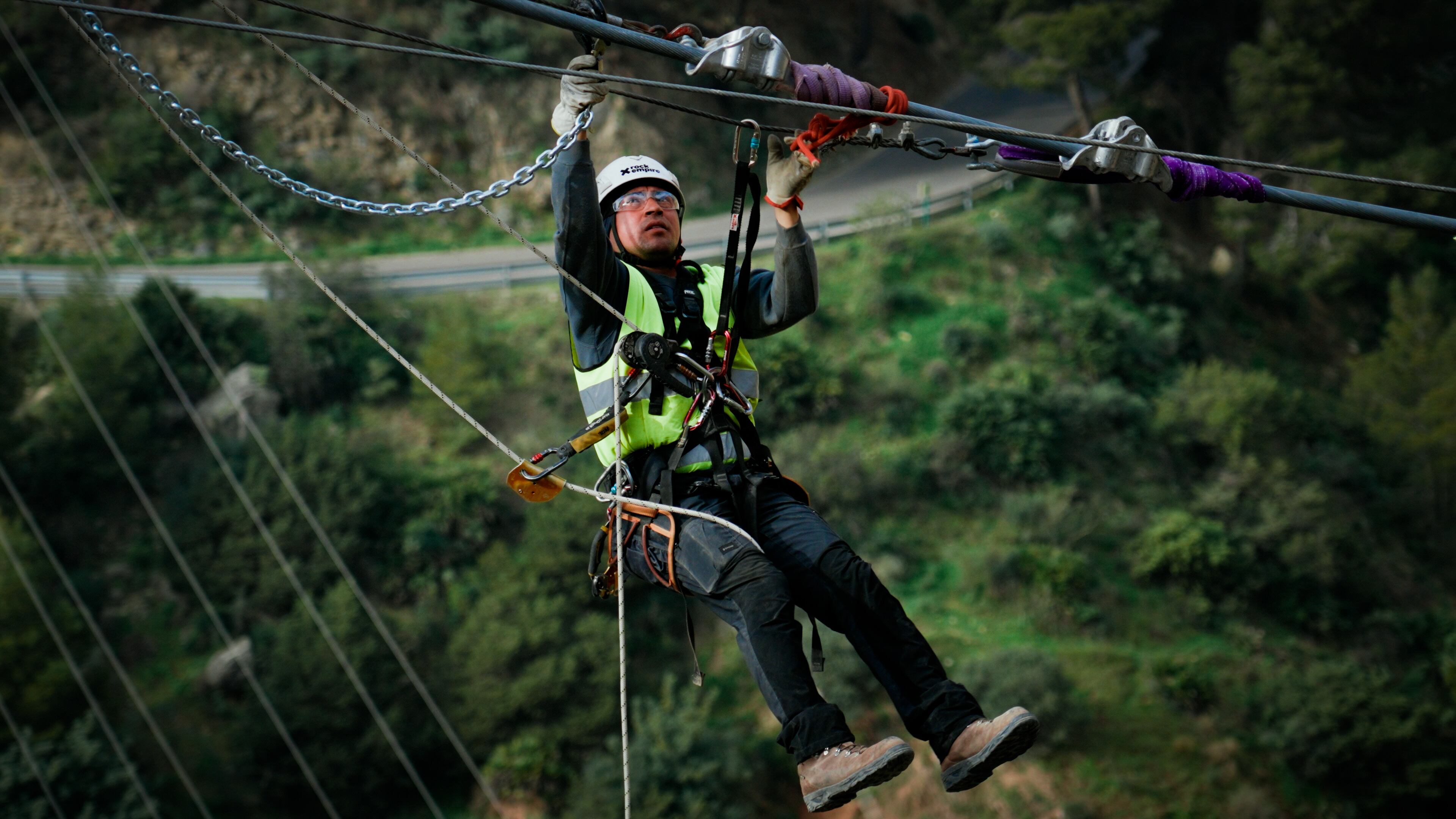 Construcción del nuevo puente sobre Caminito del Rey