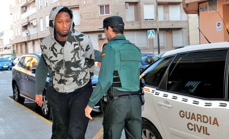  El jugador del Villarreal, Rubén Semedo, a su llegada esta mañana al juzgado número 6 de Lliria (Valencia). Semedo, de 23 años y nacionalidad portuguesa, ha sido detenido por la Guardia Civil por un presunto delito de lesiones y de detención ilegal. 