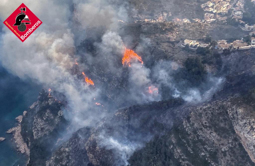 Incendio en la cala Llebeig.