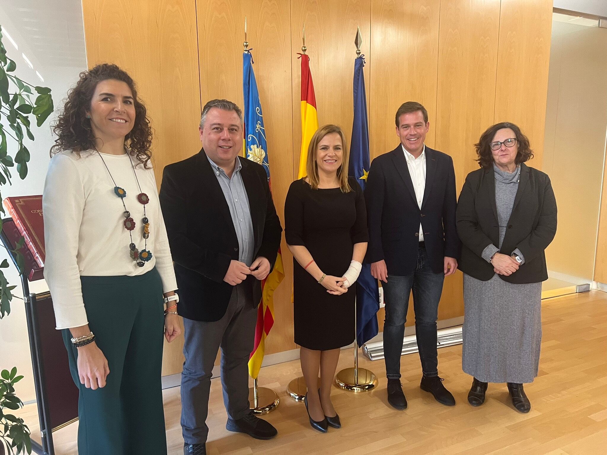 Reunión con la Delegada del Gobierno del Alcalde de Xàtiva, presidentas de las mancomunidades y Secretario Comarcal del PSPV.