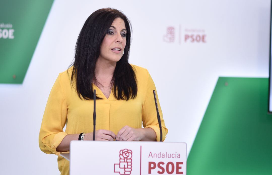 La socialista Ángeles Férriz ha arremetido duramente contra la Junta de Andalucía por la convocatoria de plazas de funcionarios interinos