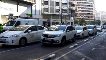 La disminución de la flota del taxi en València debido a las vacaciones del sector merma la oferta de un servicio "decente"