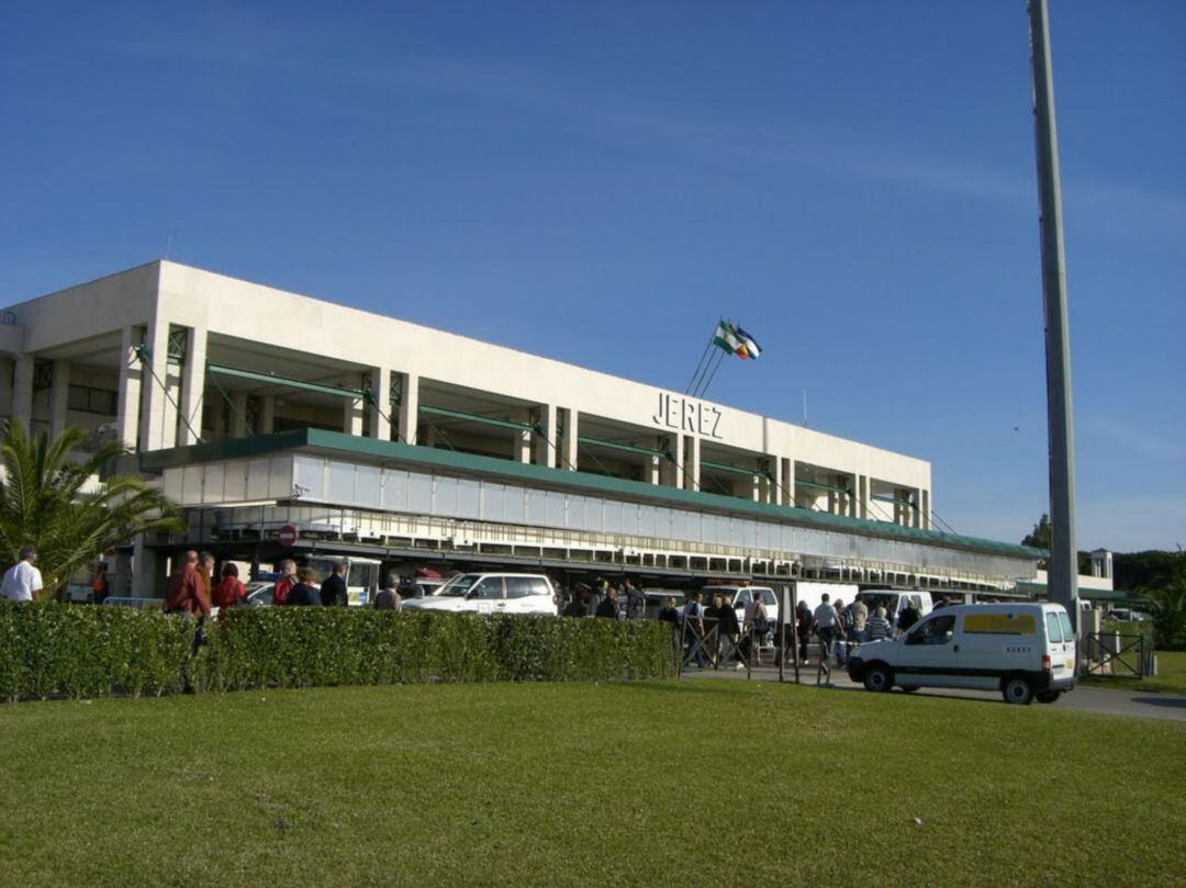 Fachada principal del Aeropuerto de Jerez