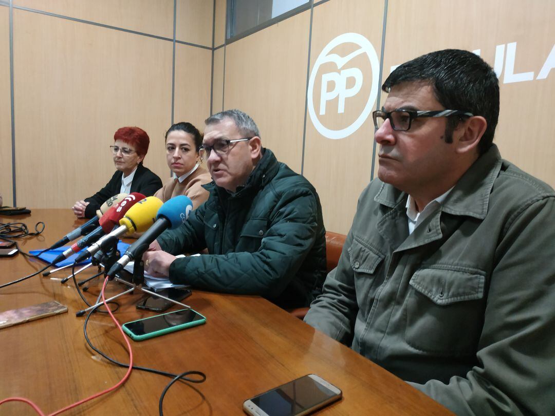 Adolfo CAnedo con sus concejales