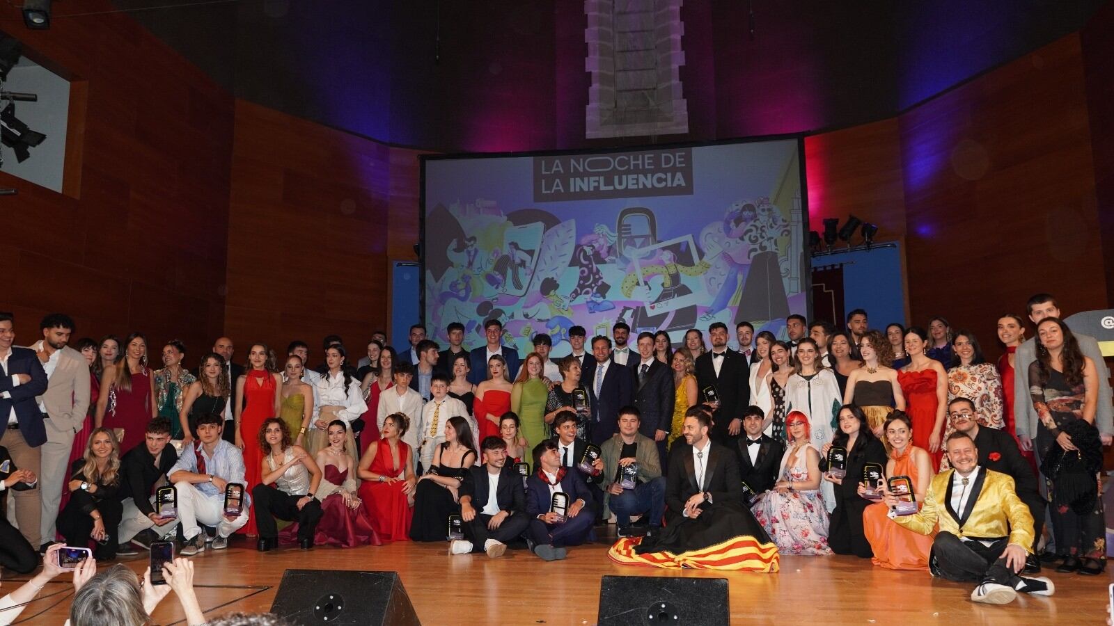 Foto de familia de la noche de la influencia. Foto: Ayto. de Monzón