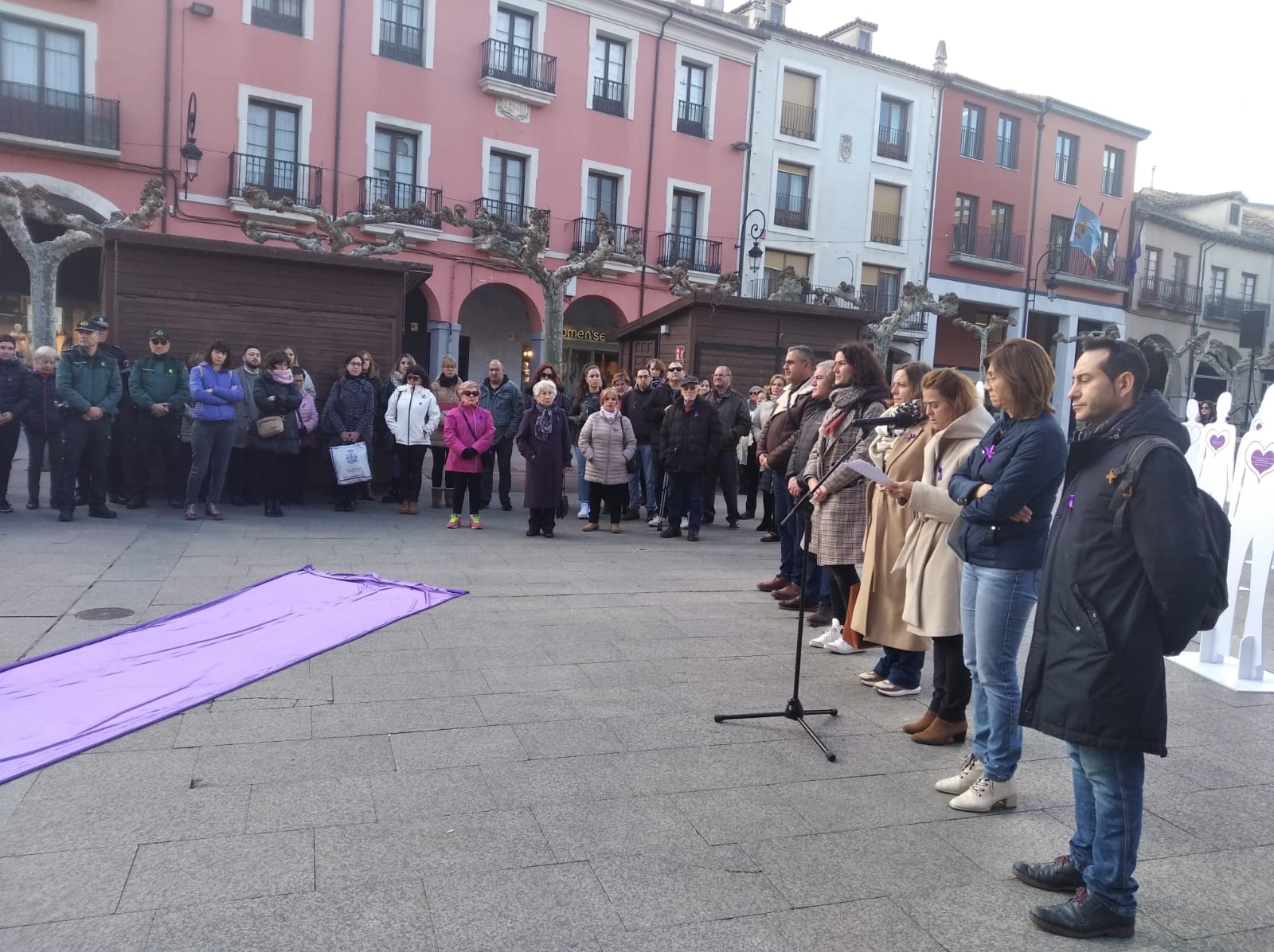 Cristina Valderas iniciaba este acto, acompañada de varios representantes de la Corporación municipal