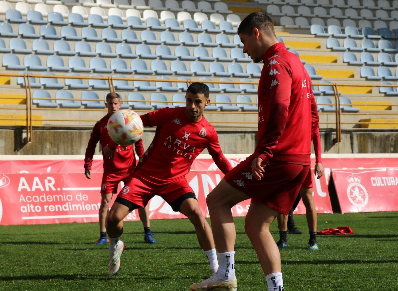 El equipo leonés se ejercitó este jueves en el Reino de León