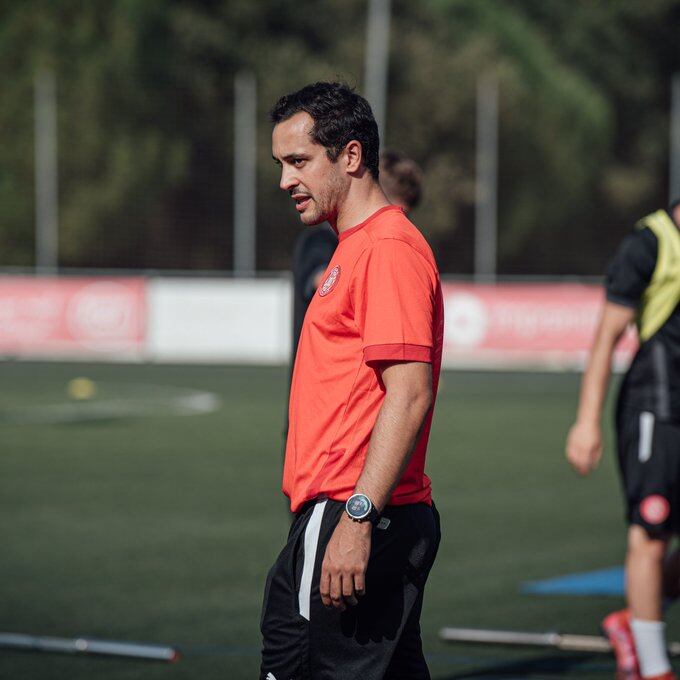 Sergi Mora, en un entrenament amb el Juvenil A del Girona