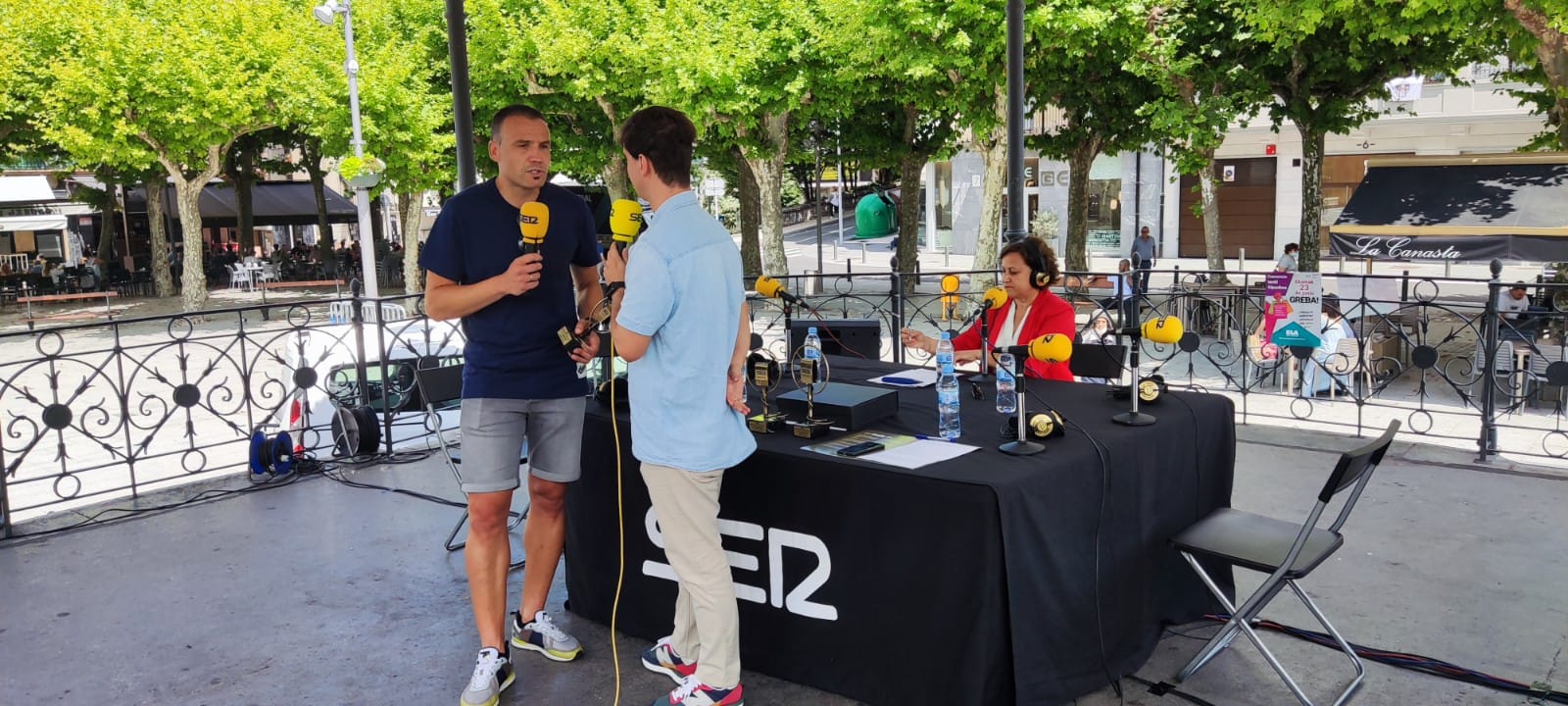 Sergio Francisco atiende a Radio Irún.