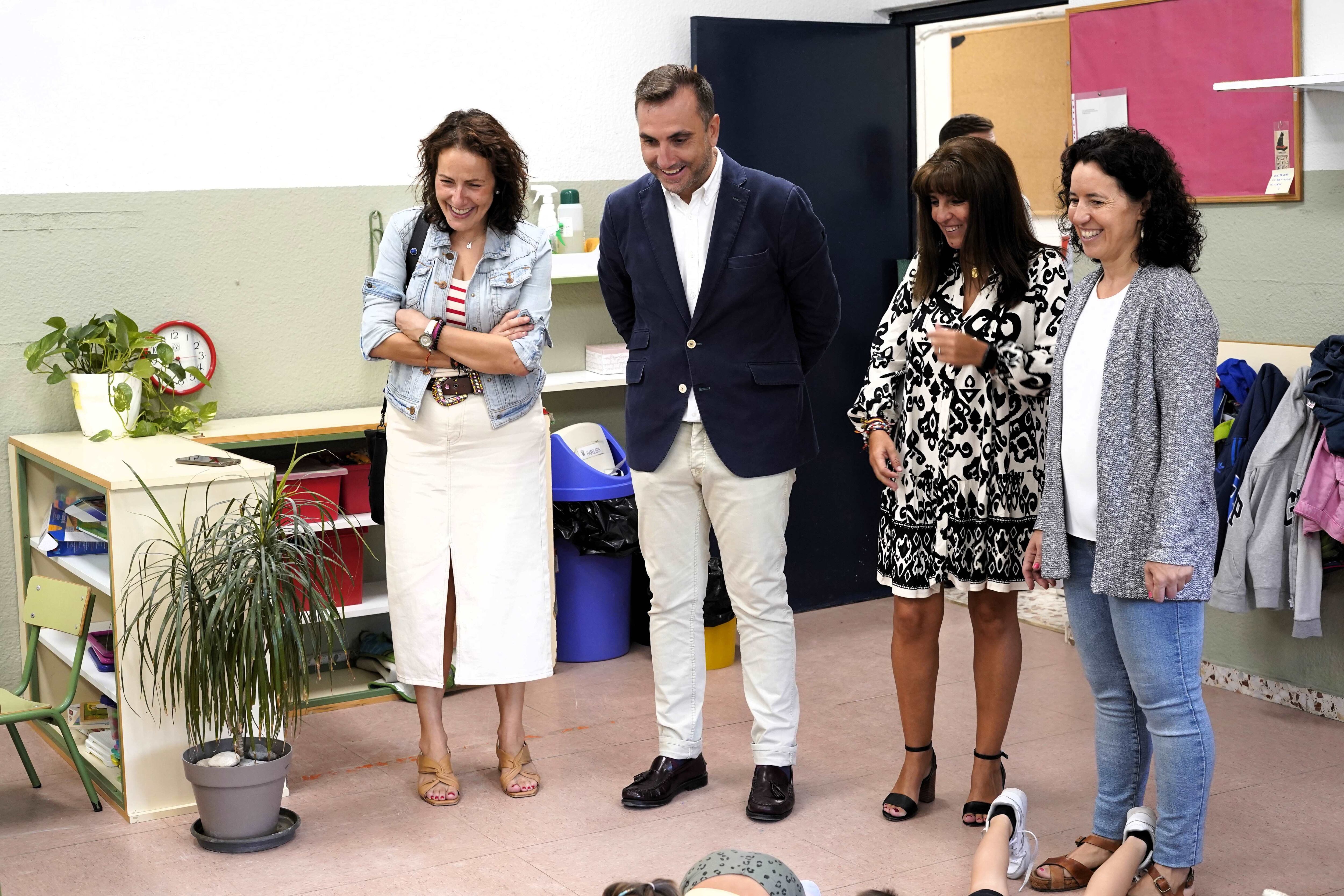 Visita de la alcaldesa de San Sebastián de los Reyes, Lucía Fernández, a un centro educativo con motivo del inicio del curso escolar