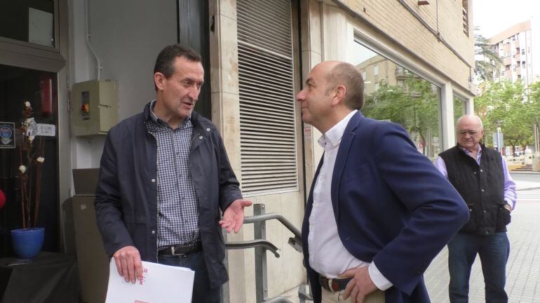 Carlos González y Alejandro Soler se han saludado a primera hora de la mañana antes de la asamblea