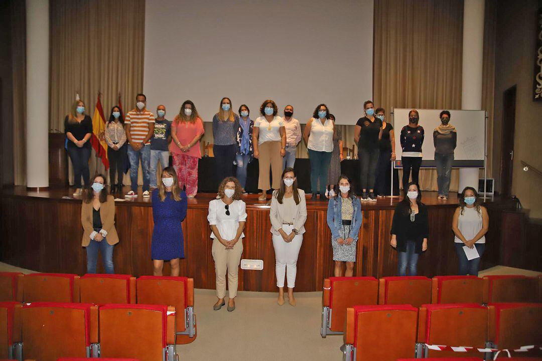 La consejera de Empleo del Cabildo de Lanzarote, Nerea Santana, junto con algunos de los alumnos.