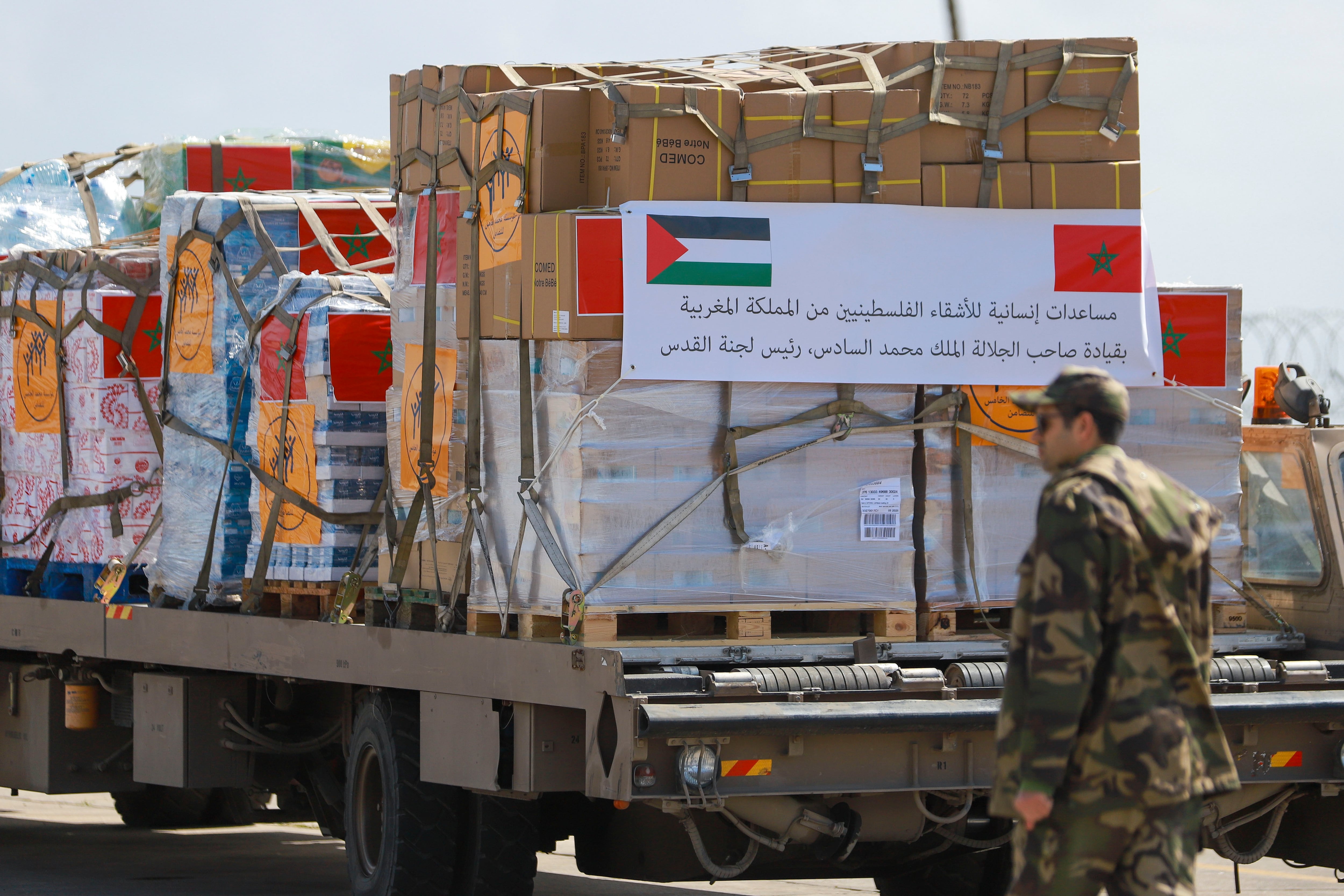 Un camión con ayuda humanitaria llegando a la Franja de Gaza