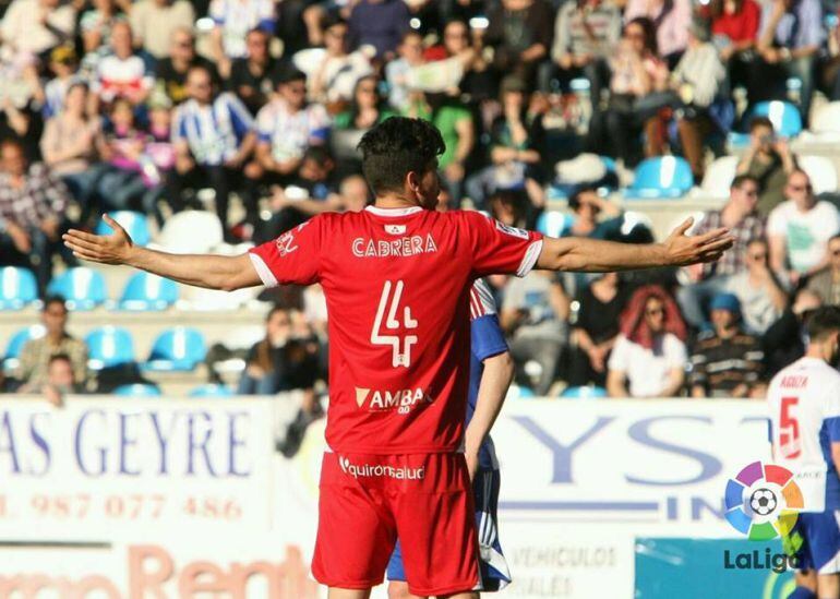 Leandro Cabrera volverá a ser titular en el eje de la defensa