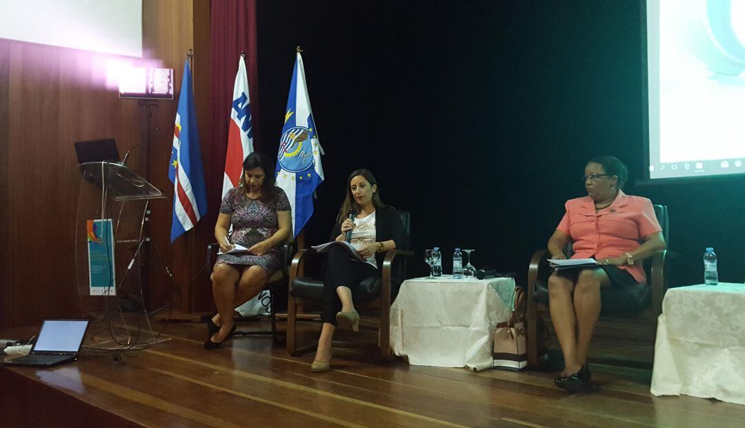 Yolanda Reche durante su discurso en Cabo Verde. 