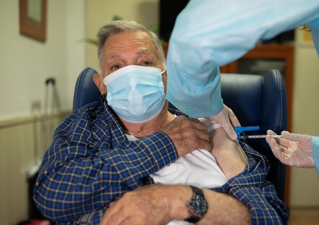 Canarias inicia este lunes la vacunación del personal sanitario encargado de la atención a la COVID-19