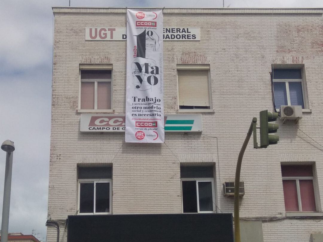 Pancarta situada en la sede de CCOO.