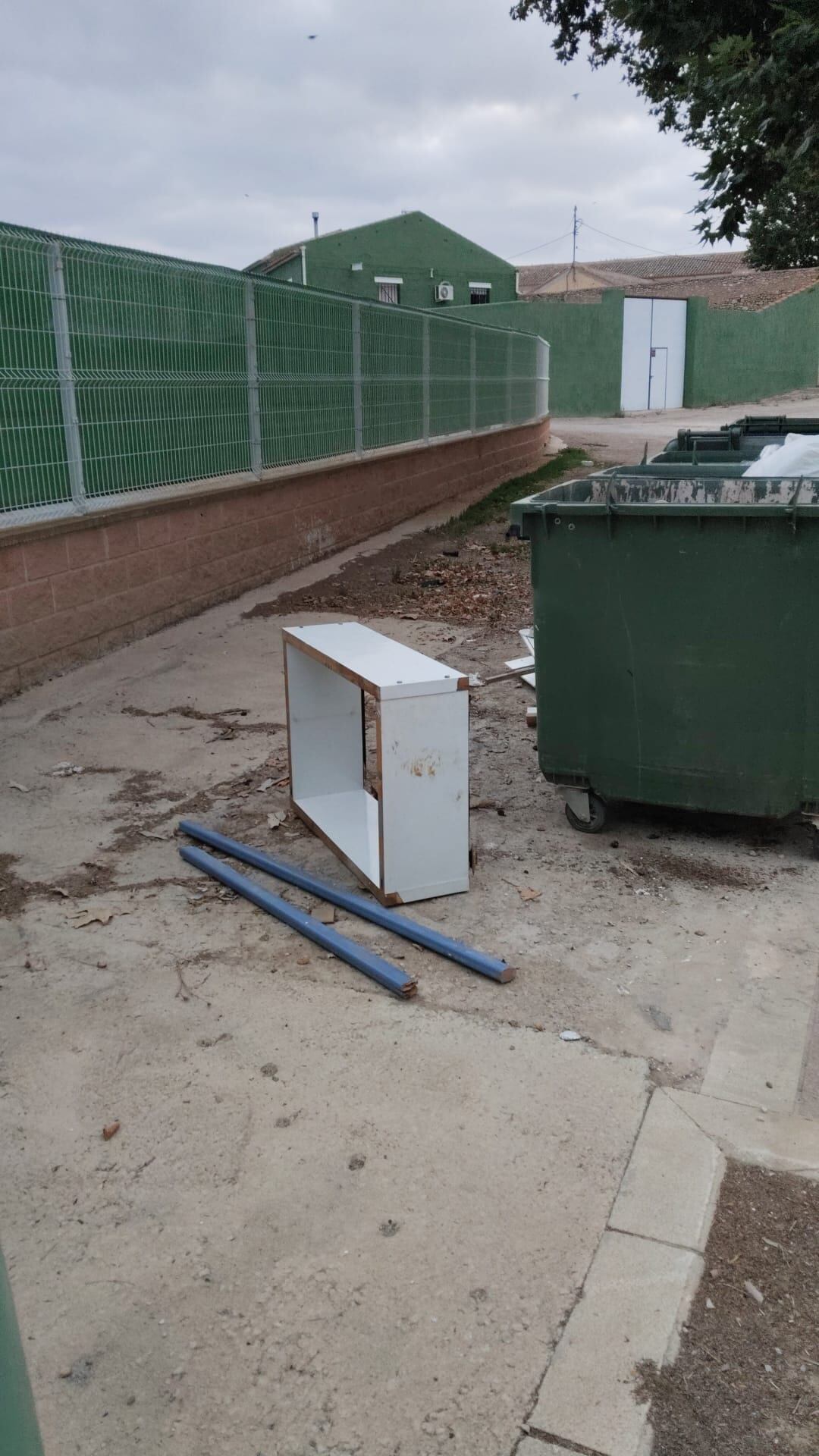 Mal uso de los contenedores en Caudete