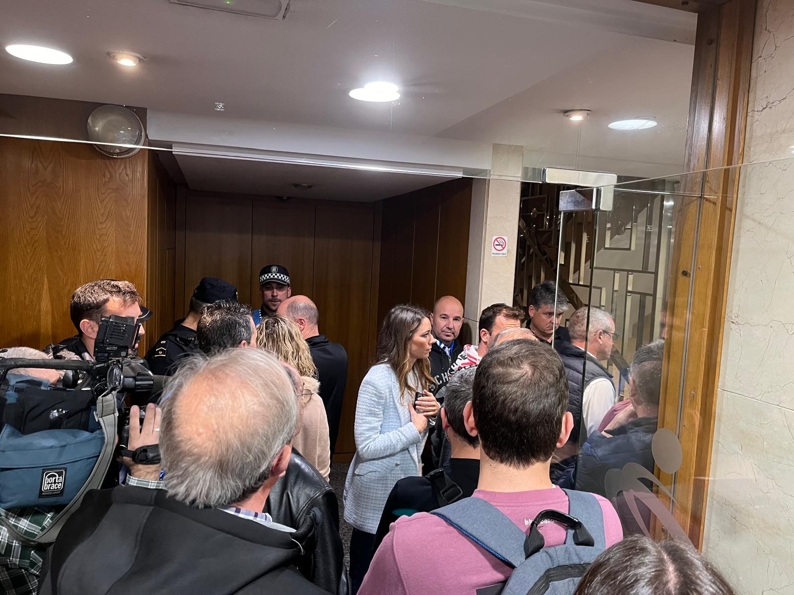 Entrada de Virginia Martínez, presidenta de la Arandina, a la asamblea