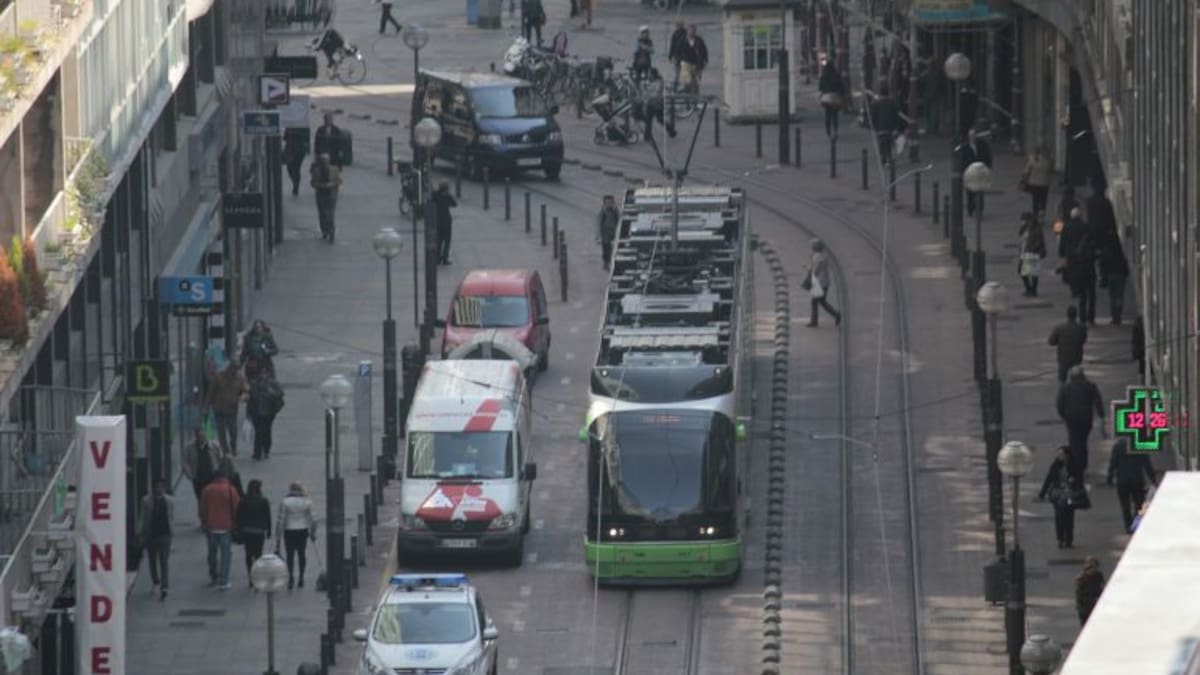 El tranvía a la universidad toma ventaja sobre Salburua y el autobús exprés