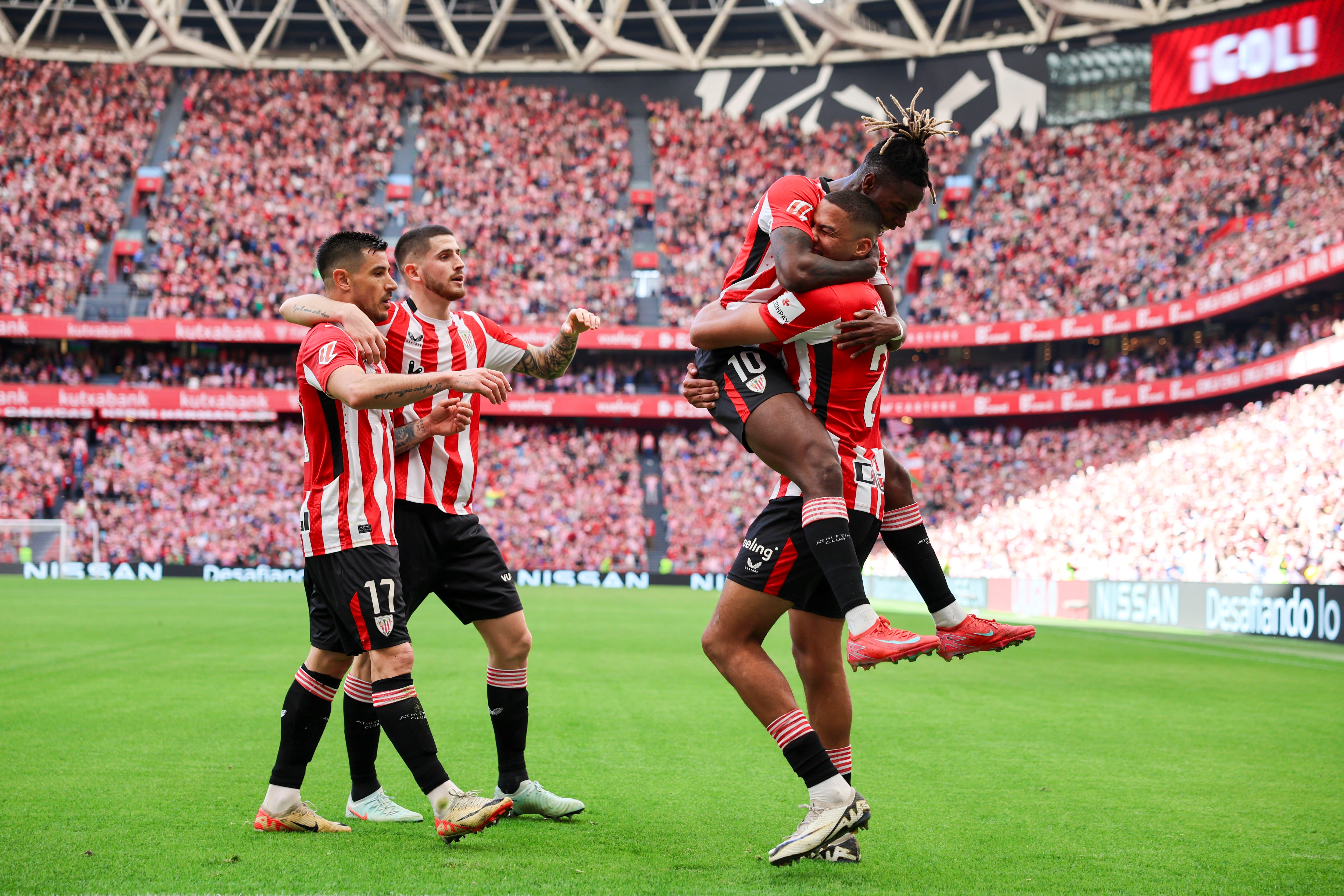 Los jugadores del Athletic de Bilbao, Yuri, Sancet y Nico Williams (i a d) celebran el gol del nuevo jugador del equipo bilbaino, Maroan Sannadi, ante el Real Valladolid, partido de Laliga finalizado en San Mamés, 7-1, este domingo en Bilbao