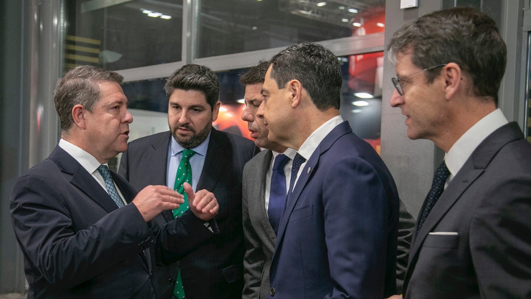 MADRID, 24/01/2024.- Los presidentes de la Generalitat Valenciana, Carlos Mazón (3i); Castilla-La Mancha, Emiliano García-Page (i); Andalucía, Juanma Moreno (2d); Murcia, Fernando López Miras (2i), han mantenido un encuentro informal Fitur, en el que han tratado la infrafinanciación y la necesidad de un fondo de nivelación. EFE/Gobierno de Castilla-La Mancha -SOLO USO EDITORIAL/SOLO DISPONIBLE PARA ILUSTRAR LA NOTICIA QUE ACOMPAÑA (CRÉDITO OBLIGATORIO)-
