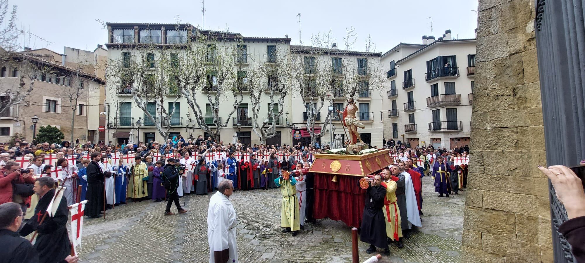 El paso de Jesús Resucitado, llegando a San Pedro