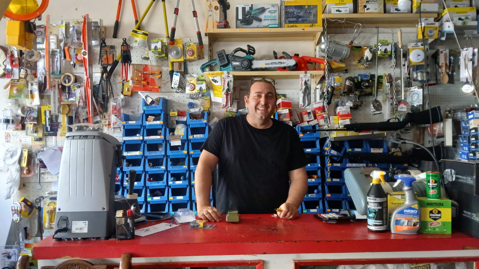 José Antonio, dueño de una ferretería de Santa Quiteria en Lorca