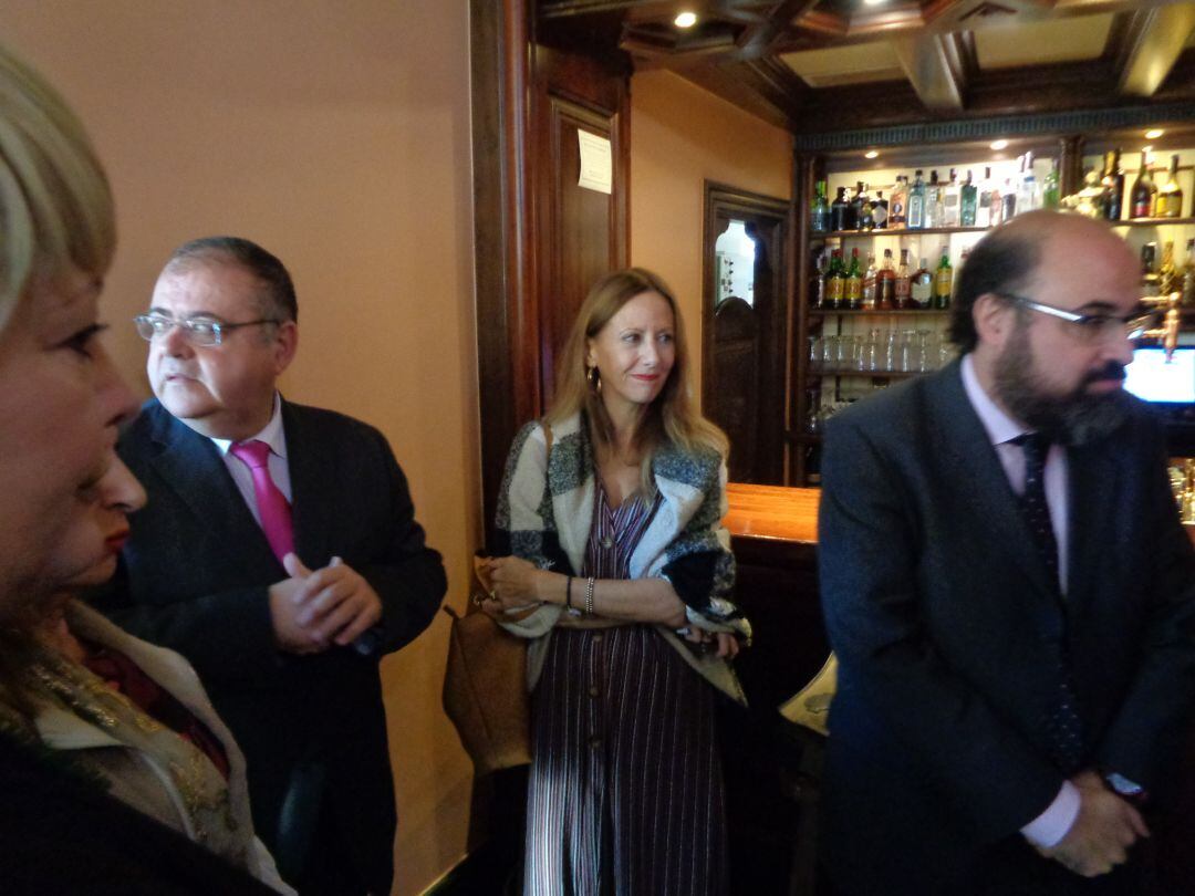 En el centro de la imagen, Marta González