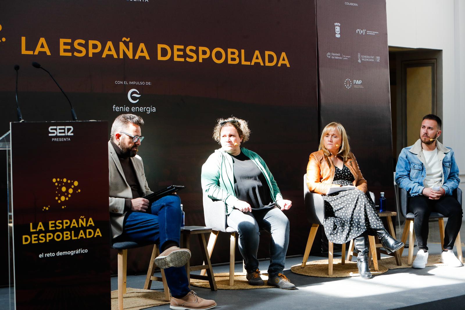 De izquierda a derecha, Almudena Navas, Consuelo Alfonso y Víctor Argiles. 