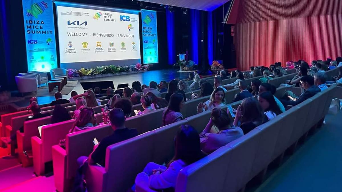 La alcaldesa en la SER: Santa Eulària pide 10 millones de euros más de la 'ecotasa' para completar el Palacio de Congresos