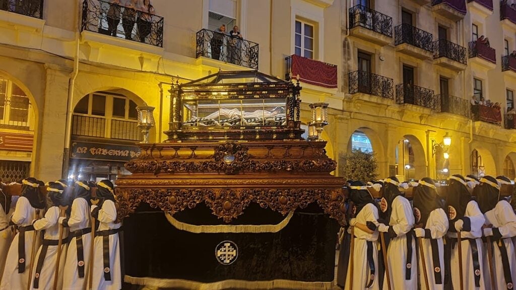 Paso del Santo Sepulcro en la procesión del Santo Entierro de Logroño
