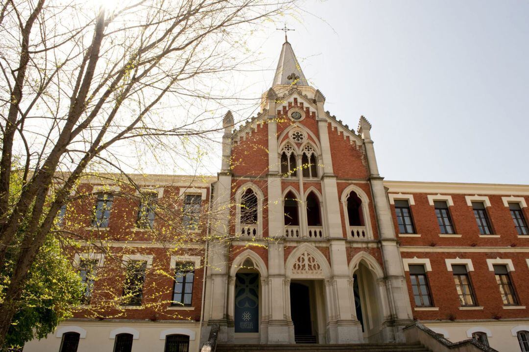 Fachada Residencia de Mayores Sanitas "Los Marqueses".