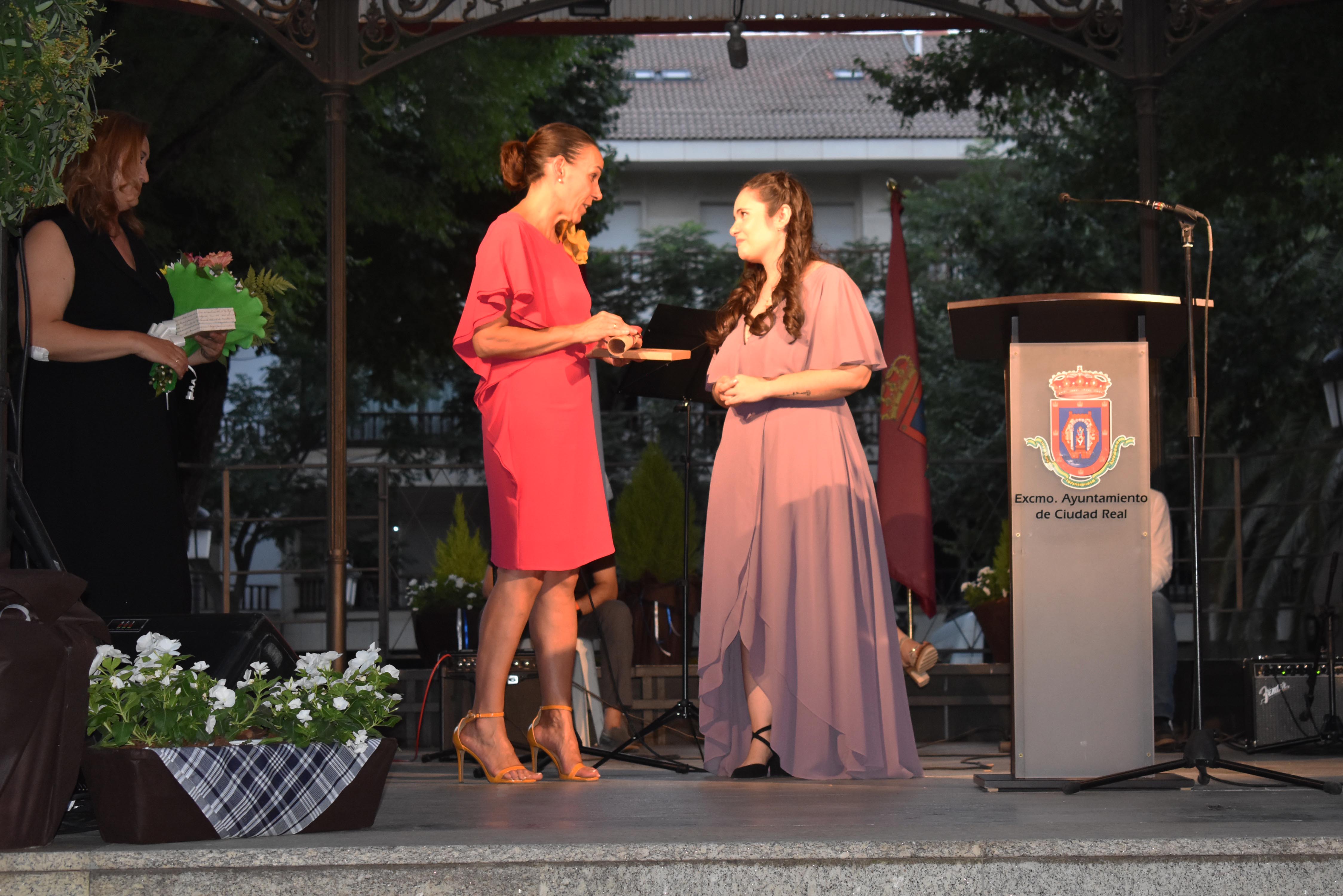 María del Hierro y Eva María Masías el pasado viernes en la presentación oficial de la Dulcinea.