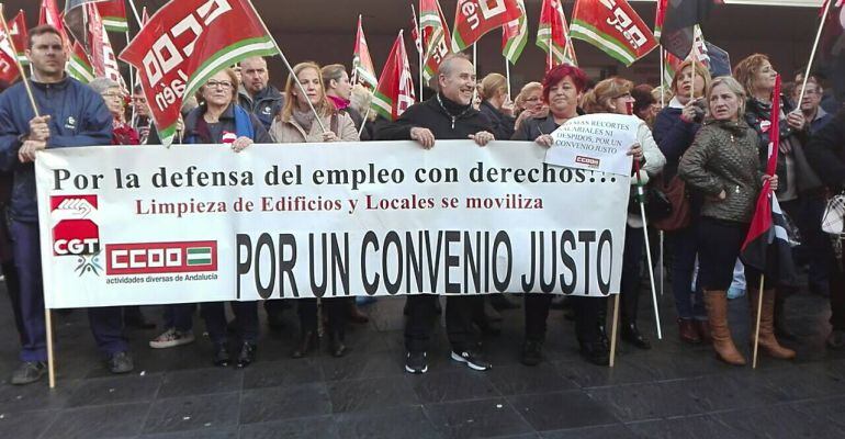 Los manifestantes durante la protesta que han convocado este miércoles.