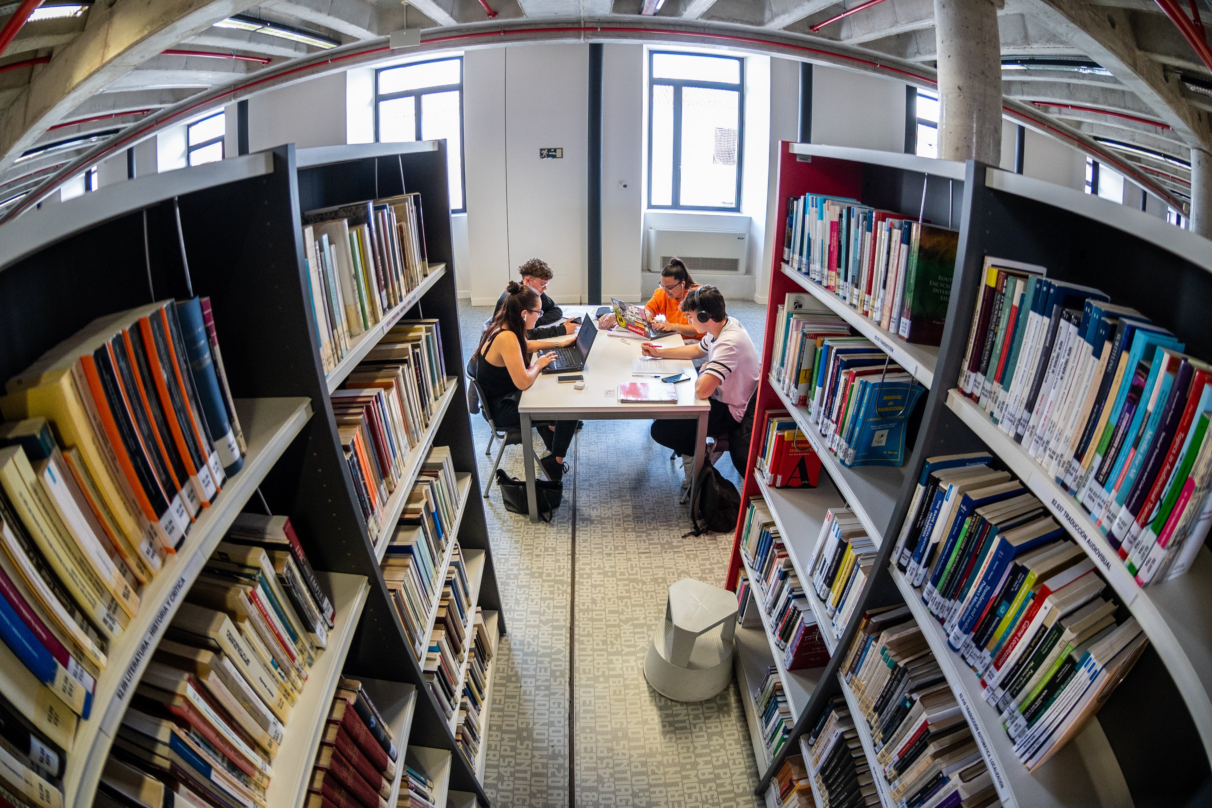 Biblioteca Pública de Alcalá de Henares. EFE/Fernando Villar