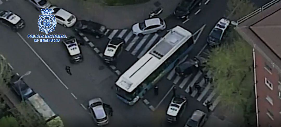 Uno de los asaltantes consiguió eludir el cerco policial pero el otro fue detenido por los agentes