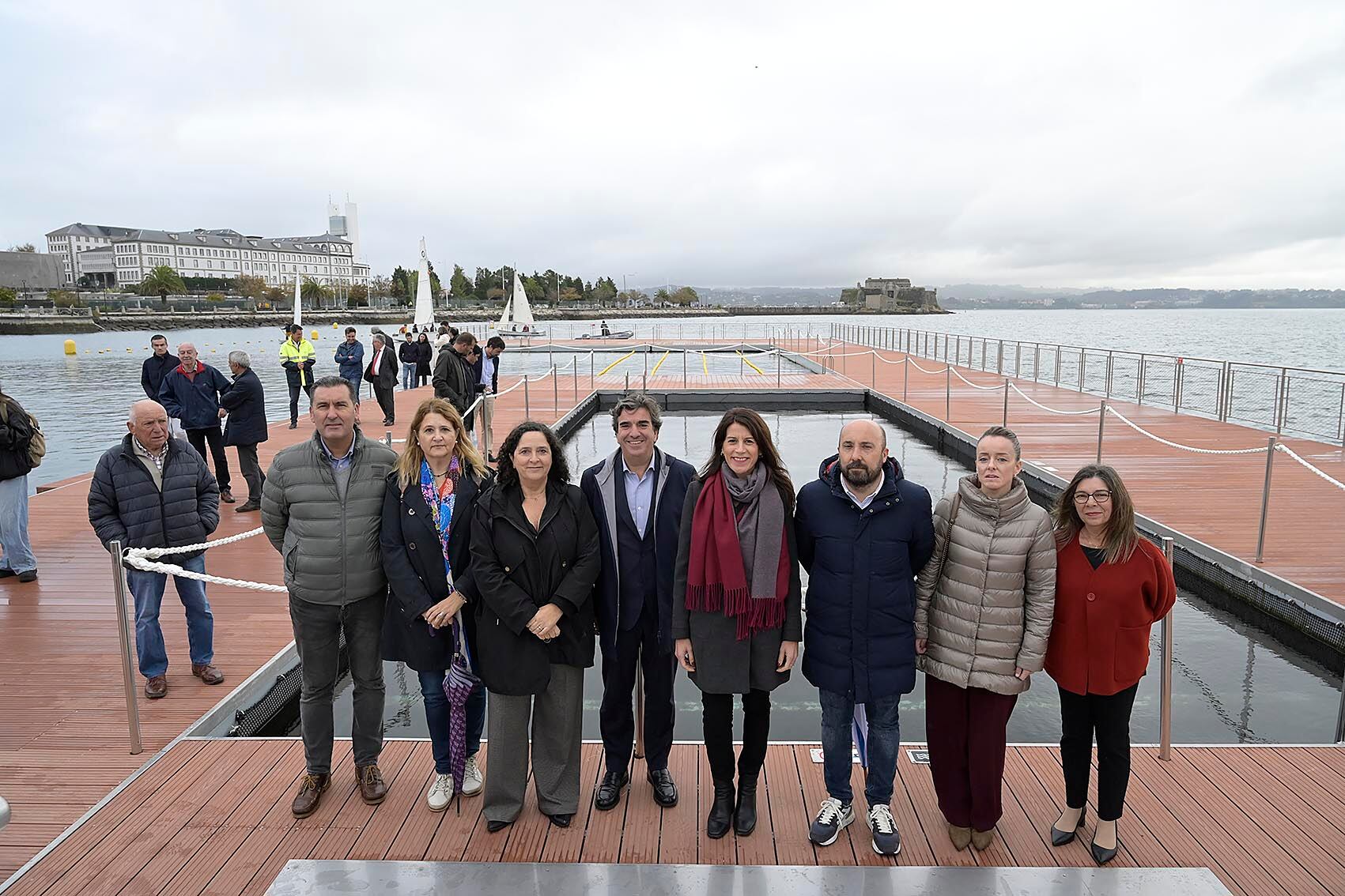 A Coruña
A conselleira de Vivenda e Planificación de Infraestruturas, María Martínez Allegue, xunto coa delegada territorial da Xunta na Coruña, Belén do Campo, e a directora da Axencia Galega de Infraestruturas, María Deza Martínez, asiste á inauguración e posta en servizo da plataforma náutica do Parrote.
29/10/2025
Foto: Moncho Fuentes/AGN A Coruña 






