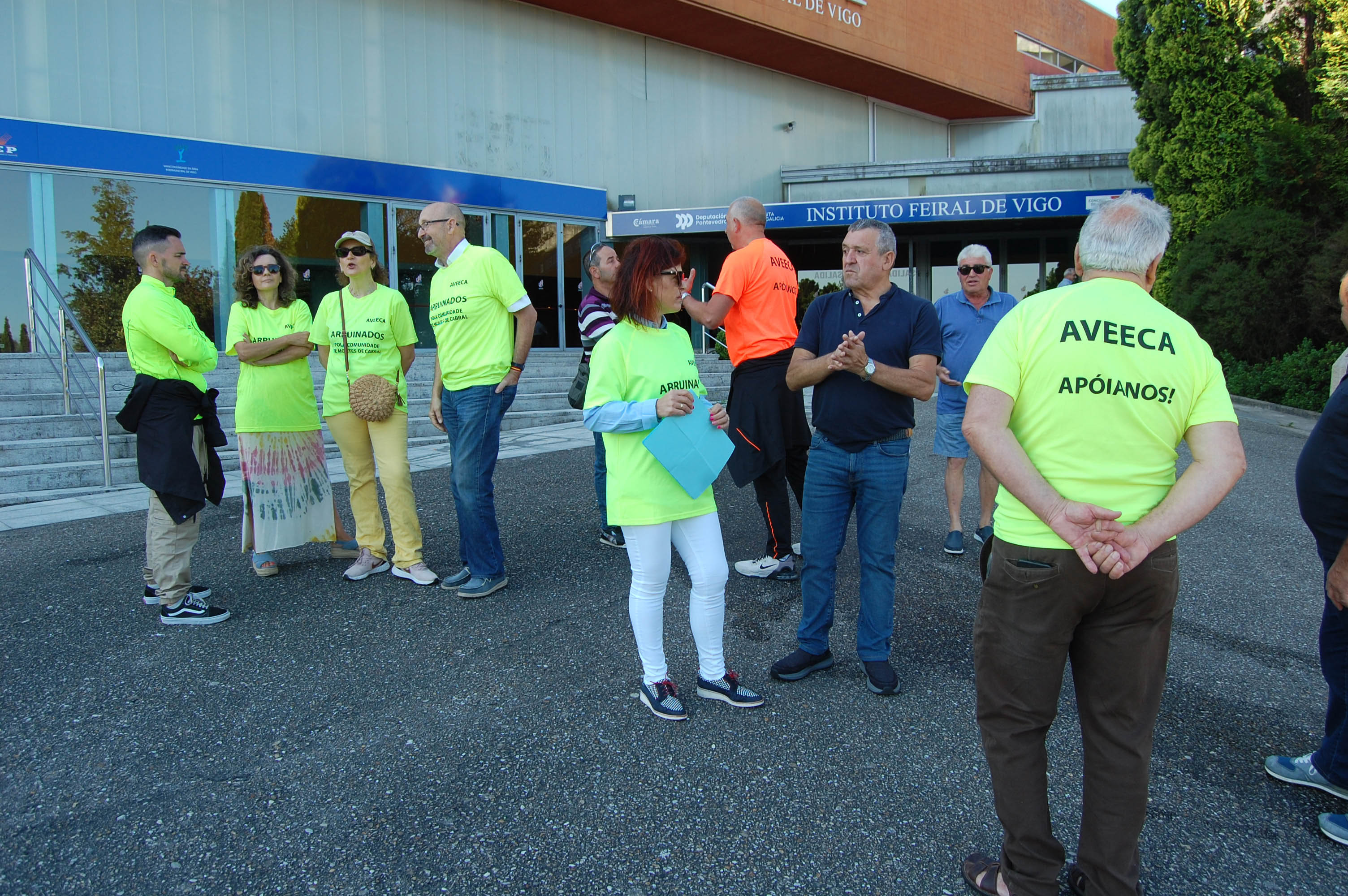 Protesta de AVEECA contra la Comunidad de Montes de Cabral en el IFEVI